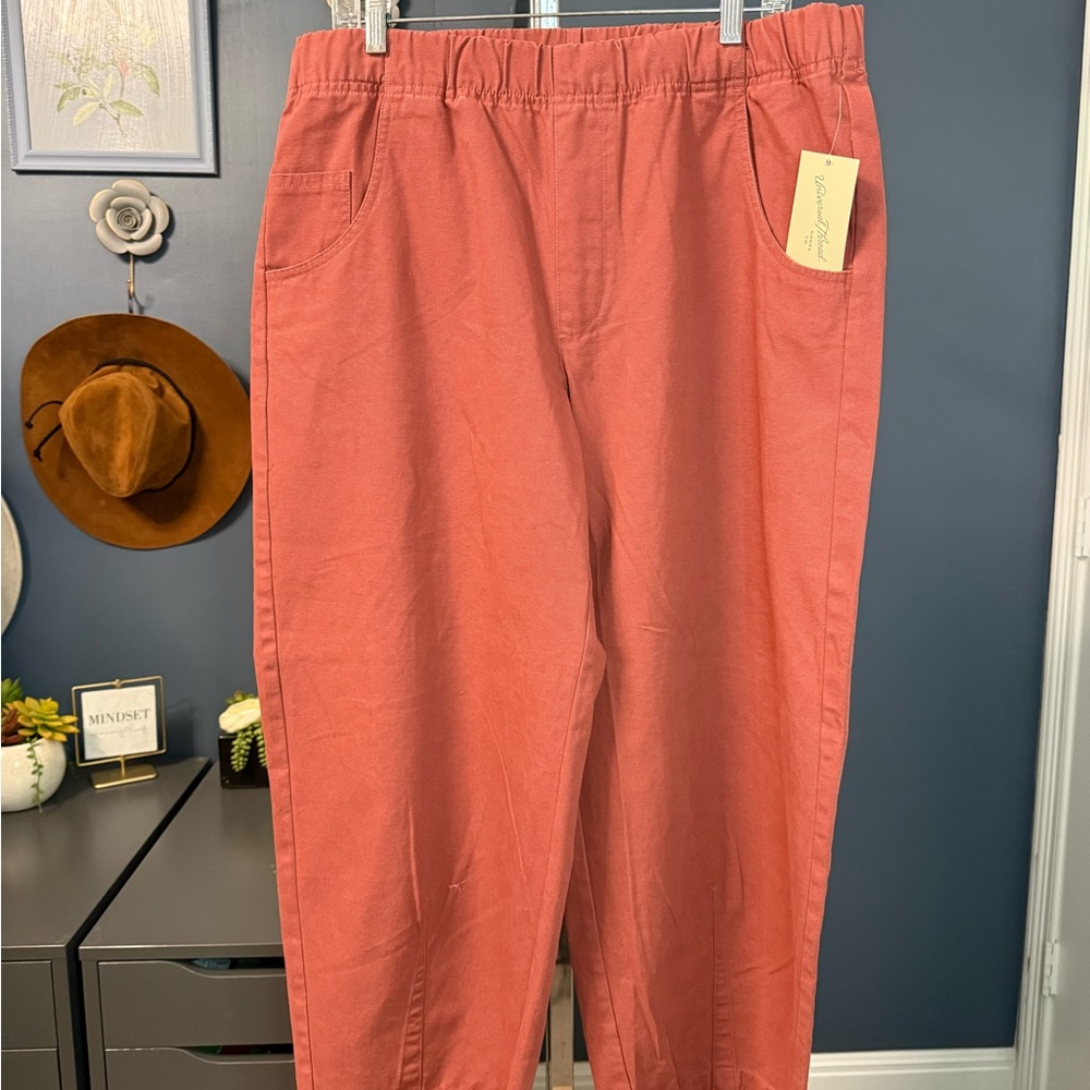 Universal Thread Women's Relaxed Waist Barrel Style Pants NWT Size: L